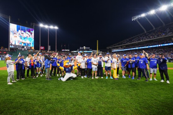 Big Slick softball game celebrity group photo. Photo by: Kyle Rivas
