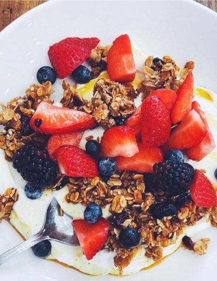 fresh yogurt gronola bowl