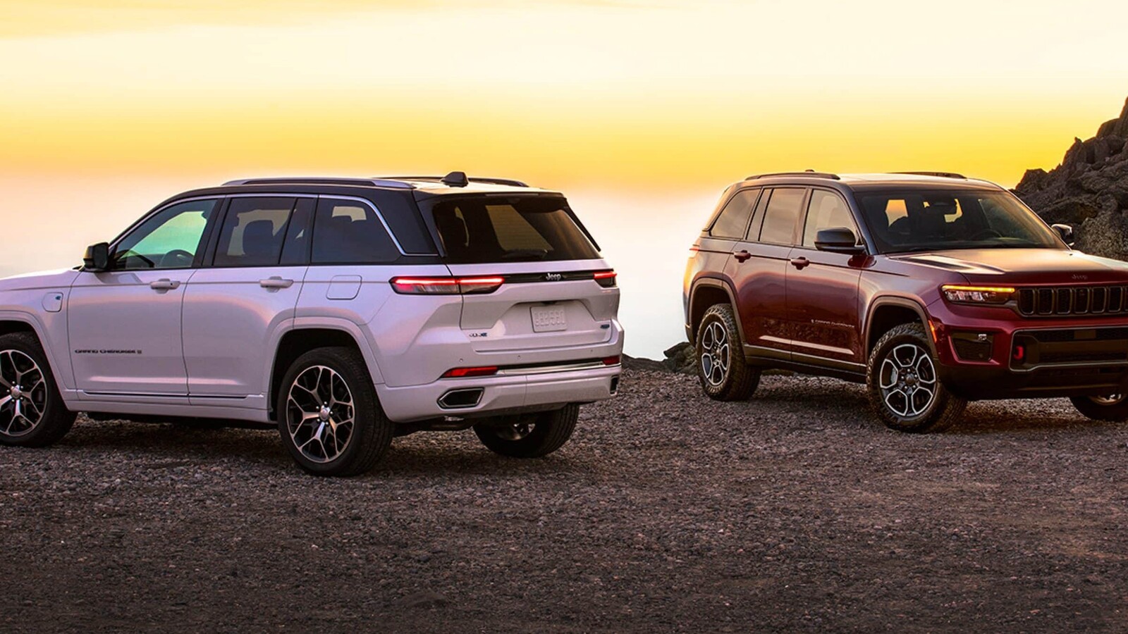 https://static.citylifestyle.com/articles/2023-jeep-grand-cherokee-4xe/2022-All-New-Grand-Cherokee-Gallery-Exterior-Lineup-Summit-Reserve-and-Trailhawk-4xe-Desktopjpgimage2880-1600.jpg?v=1