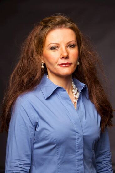 Dr. Mateja de Leonni Stanonik