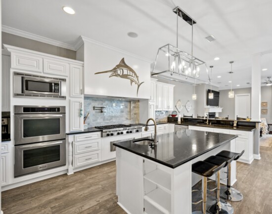 Kitchen with Breakfast Bar