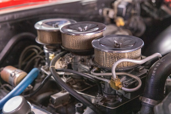 Tri-Power 421 HO V8 with three Rochester carburetors