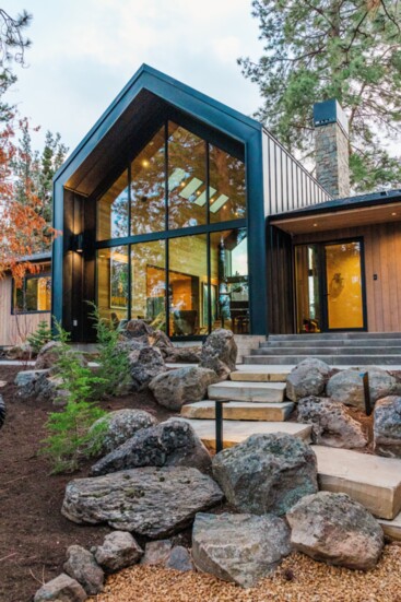 Deschutes Custom Homes recently completed a new build in Tumalo, incorporating a number of unique details. 