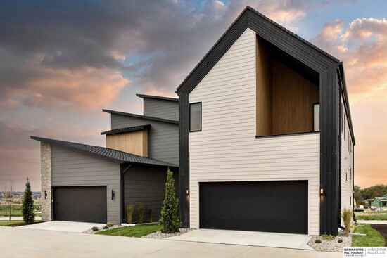 Luxury homes in The Arbour blend elevated design with access to the dining, shopping and greenspaces that define Heartwood Preserve.