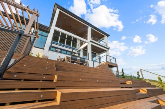 Award winning multilevel decking by LEVELTX take advantage of limited lake fronts.