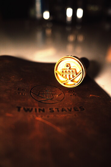 To the smallest of details, Twin Staves Cocktail Loung highlights the craftsmanship and design inspired by the structure of a whiskey barrel.