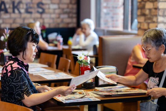 Diners at Box Hill Pizzeria & Crab cakes. Photo Credit: Kerry Paradis Photography