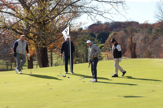 Golfing at the Highlands School's annual Big Event fundraiser. Photo Credit: MidAtlantic Photographic LLC