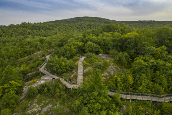 Thomas Rock trail, with scenic overlooks