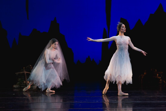 Edwaard Liang's Giselle courtesy of BalletMet - Madeline Skelly and Caitlin Valentine. Photography by Jennifer Zmuda