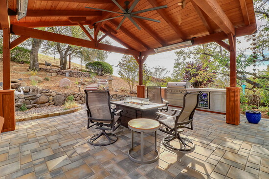 The redesigned outdoor entertainment area blended functionality and luxury. 