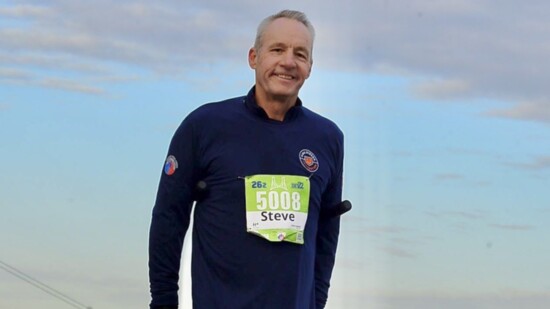 Steve Annear running the Detroit Free Press Marathon