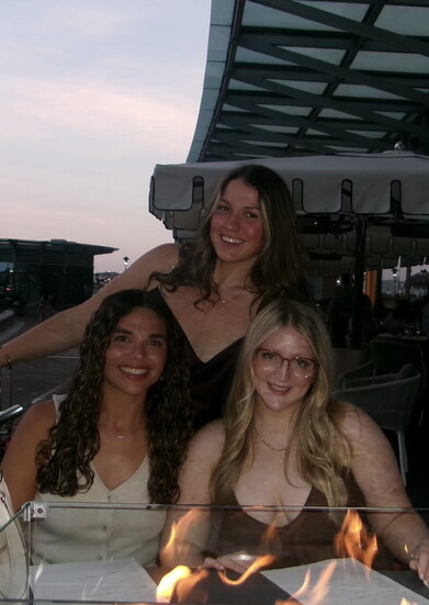 Carly Mac Manus with her college friends! 