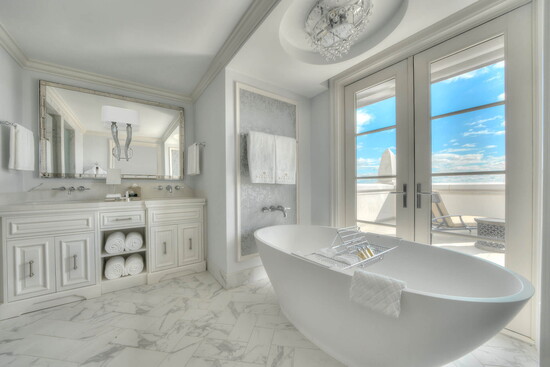 Suite bathroom