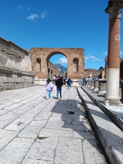 A day in Pompeii--a city of 20000 people--who knew it was so large?