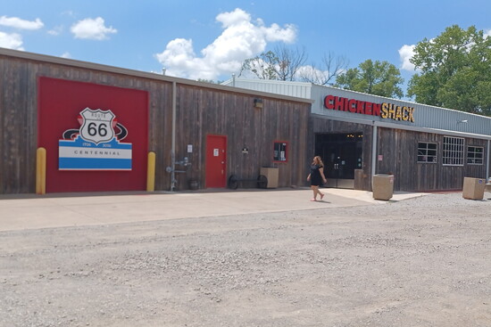 Though relative newcomers, The Chicken Shack and its neighbor, The Pizza Shack, in Arcadia have become popular eateries along the Mother Road. 