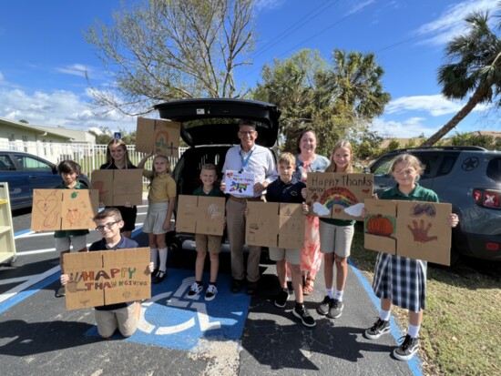 Students from Venice Christian School decorate the delivery boxes. Here they are wishing Agape's missionaries a very Happy Thanksgiving!