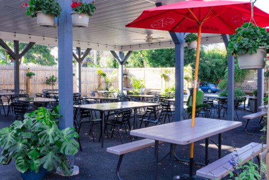 Patrons can enjoy the outdoor dining space.