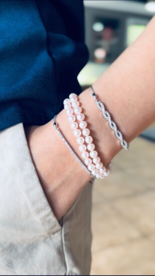 Combine pearls with diamonds to create drama