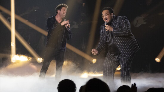Elliott Yamin and Jordan McCullough perform on American Idol Class of 2006 Reunion / Idol X DWTS. Photo credit: Disney/Eric McCandless