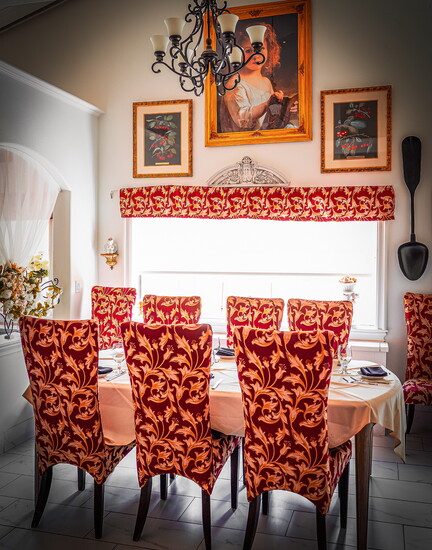 Elegant dining with lake views, perfect for gatherings and celebrations.