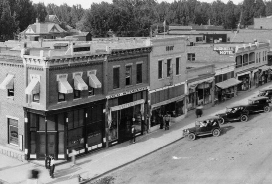 Downtown Loveland in the 1930s, pic by Feneis/Meirath 