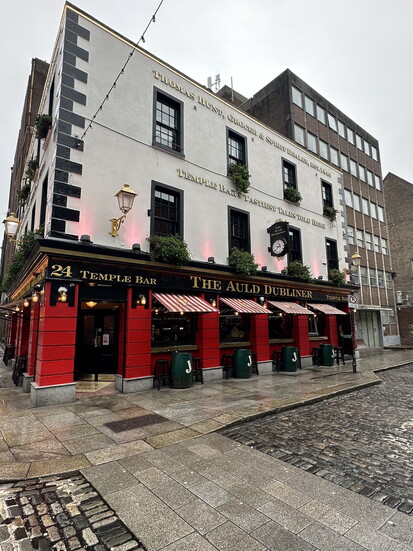 The food and drinks at the Irish pubs keep you warm on cold nights.