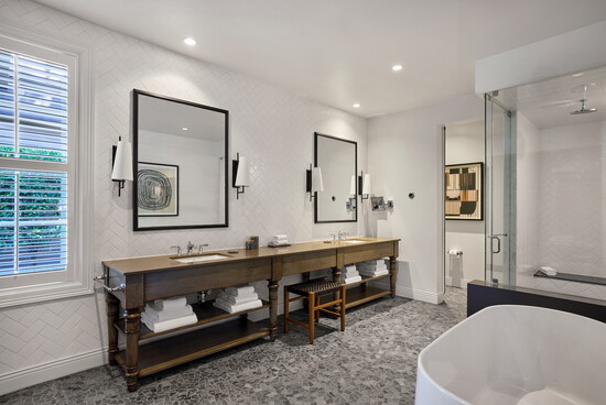 Premium suite bathroom