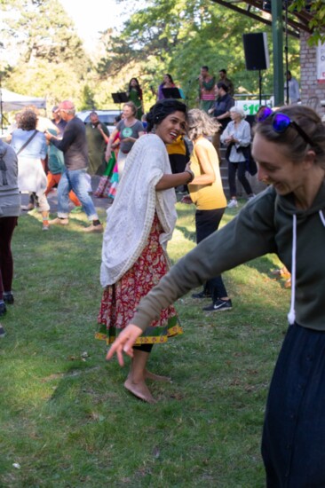 Heena Patel with Garba360 dances in Deering Oaks Park in September 2022 (Photo: Katie Day)