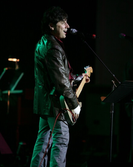 Bobby Bandiera bantering with the crowd