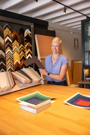 Gentry Custom Frame owner, Lindy Dille.