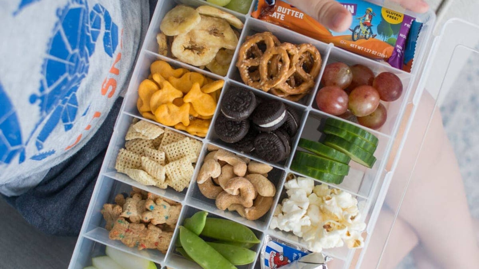 https://static.citylifestyle.com/articles/back-to-school-time-is-almost-here/snackle%20box%202-1600.jpg?v=1