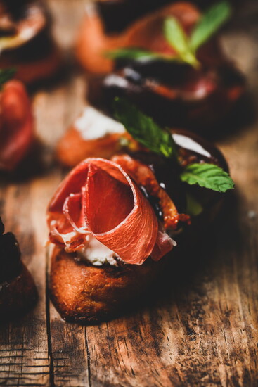 Fig and prosciutto crostini.