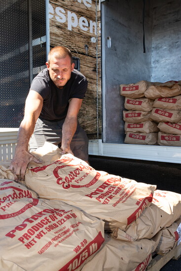 Darin Lyons, NI volunteer, helps load the Mobile Pantry. 