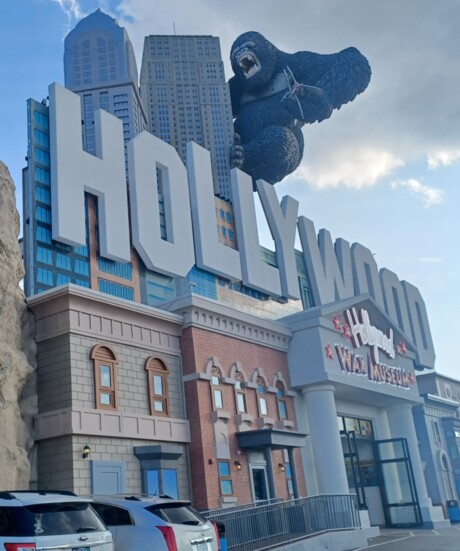 Ham it up for fun photos using handy props at Branson's Hollywood Wax Museum. (Photo by Lindsey Davies)