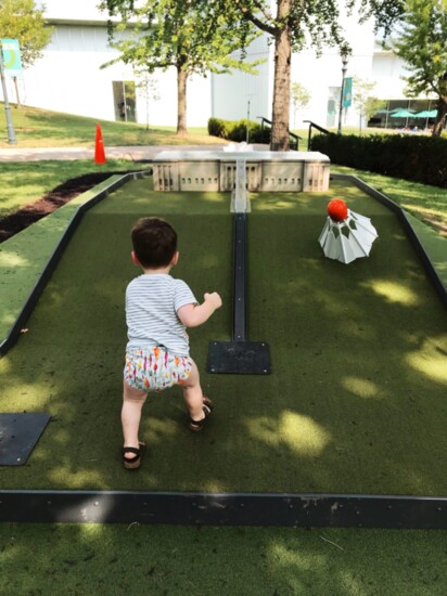 Mini golf at the Nelson-Atkins. Photo by Katie Currid