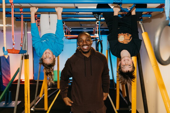 Jamal Gross with students.