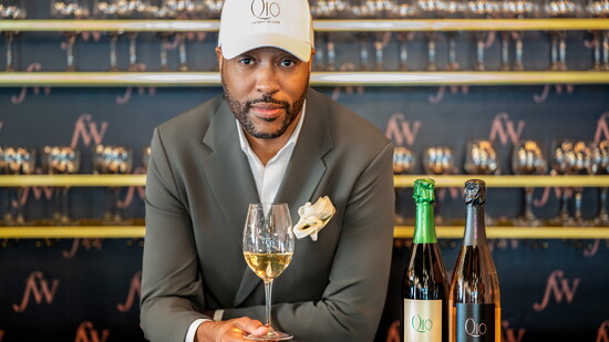 Quentin Wilson with his Brut and Rosé Crémant de Loire.