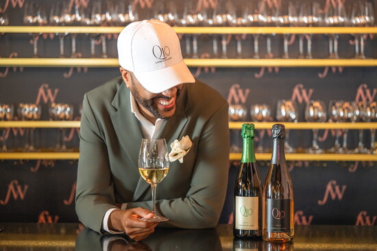 Quentin Wilson with his Brut and Rosé Crémant de Loire.