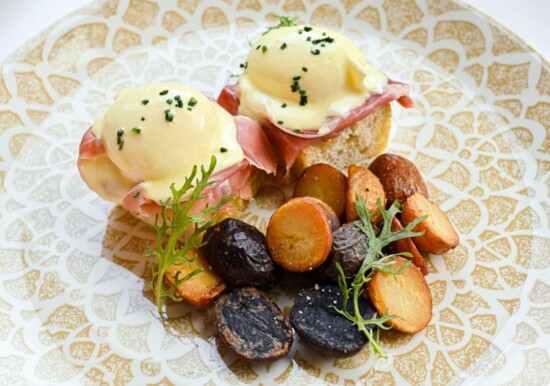 Tavola, Prosciutto Eggs Benedict. Photo by Alex Montoya