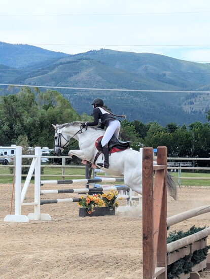 Moneque Geyer-Poncin riding Sis From Another Mis
