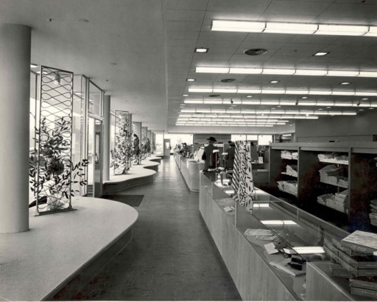 Frederick & Nelson, the first department store at Bellevue Square, in 1946