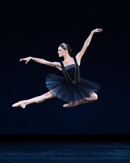 Houston Ballet Soloist Jacquelyn Long as The Sugar Plum Fairy and Artists of Houston Ballet in Stanton Welch’s The Nutcracker. Photo by Lawrence Elizabeth Knox 