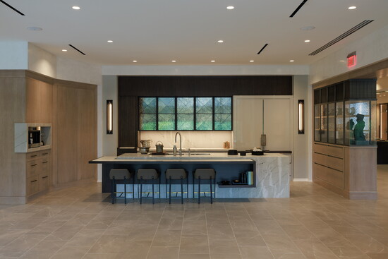 A beautifully staged lifestyle kitchen showcases how design, performance and comfort come together seamlessly at home. 