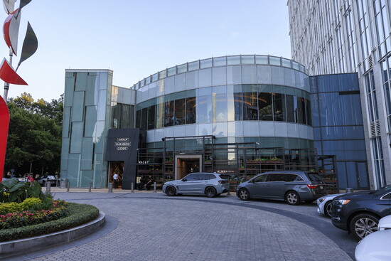 The showroom’s unique circular exterior welcomes guests, hinting at the innovative design found inside. 
