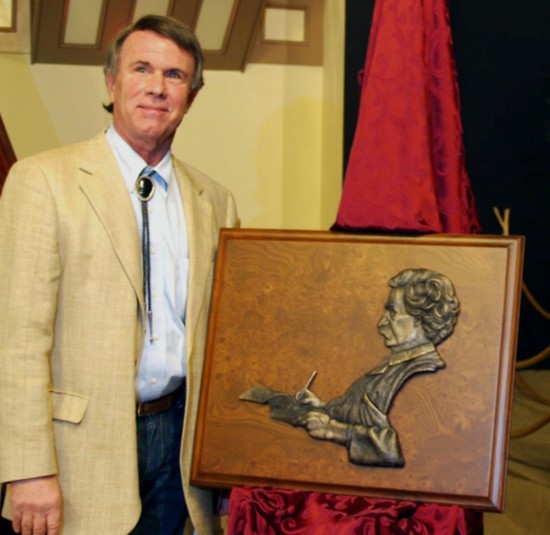 Don Wiegand, creator of his bas relief, Mark Twain Lifetime Achievement Award