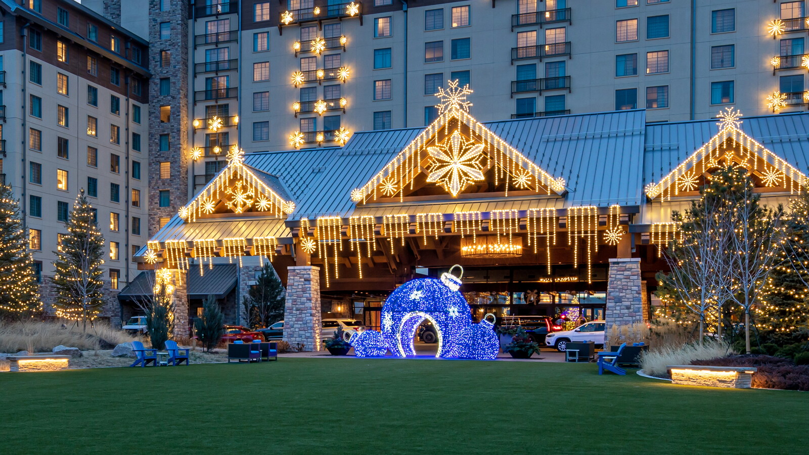 Hotel_Exterior_Christmas_8-