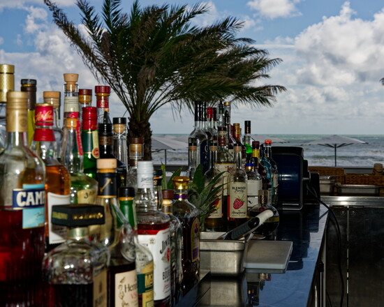 The poolside bar at Cast & Crew opens to sweeping Atlantic views, perfect for cocktails at sunset.