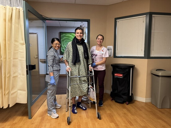  Colin Egglesfield with members of his care team at City of Hope Cancer Center Phoenix