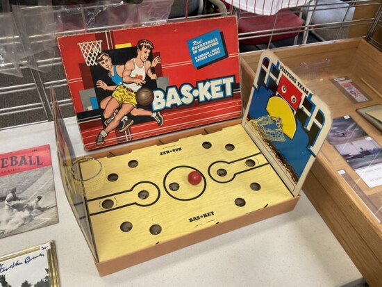 1952 Vintage Cadaco-Ellis Board Game "Bas-ket"